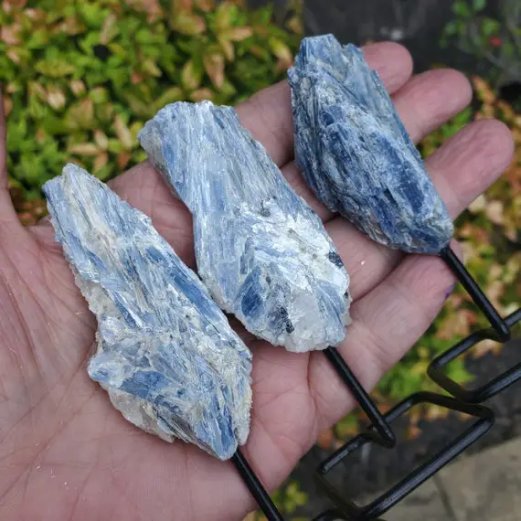 Rough Blue Kyanite Mini Pins, Kyanite Chunk On Metal Stand, Metaphysical Throat Chakra Stone, Kyanite Alter Stone, Calming Stone