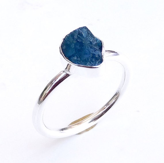 Natural Apatite Ring, Raw Apatite Ring, Blue Apatite Ring, Neon Blue Apatite Ring, 925 Sterling Silver Apatite Ring, Stackable Ring-u131
