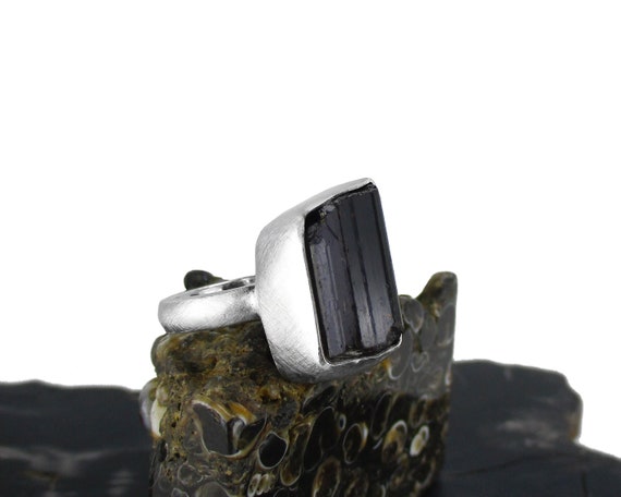 Black Tourmaline Ring In Sterling Silver - Rough Stone Brushed Finish - Us Sizes 6 , 7 , 8