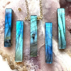 Shop Labradorite Jewelry! Raw Labradorite Necklace, Crystal Necklace,Necklaces For Women | Natural genuine Labradorite jewelry. Buy crystal jewelry, handmade handcrafted artisan jewelry for women.  Unique handmade gift ideas. #jewelry #beadedjewelry #beadedjewelry #gift #shopping #handmadejewelry #fashion #style #product #jewelry #affiliate #ad