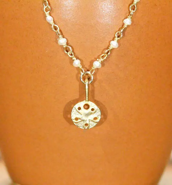 Sand Dollar And Pearl Necklace, Beaded Pearl Chain, Summer Necklace, Beach Jewelry, Sea Star Necklace, Gold Sand Dollar Pendant