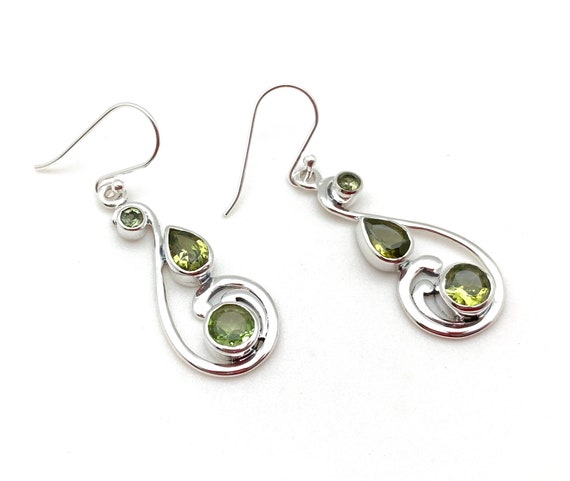 Peridot Silver Swirl Earrings // Multi Stone Peridot Earrings // Green Peridot // August Birthstone // 925 Sterling Silver