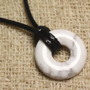 Shop Howlite Pendants! Collier Pendentif en Pierre – Howlite Donut 20mm | Natural genuine Howlite pendants. Buy crystal jewelry, handmade handcrafted artisan jewelry for women.  Unique handmade gift ideas. #jewelry #beadedpendants #beadedjewelry #gift #shopping #handmadejewelry #fashion #style #product #pendants #affiliate #ad