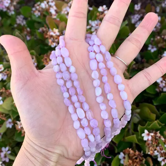 1 Strand/15" Natural Light Purple Kunzite Healing Gemstone 6mm To 8mm Free Form Oval Tumbled Pebble Stone Beads For Earrings Jewelry Making
