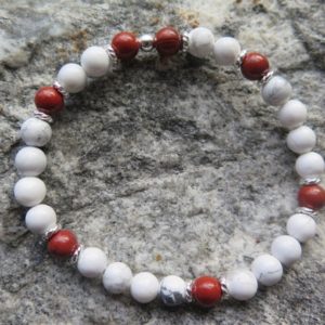 Shop Magnesite Bracelets! Magisches Magnesit Armband mit rotem Jaspis und Silberzwischenteilen 925 | Natural genuine Magnesite bracelets. Buy crystal jewelry, handmade handcrafted artisan jewelry for women.  Unique handmade gift ideas. #jewelry #beadedbracelets #beadedjewelry #gift #shopping #handmadejewelry #fashion #style #product #bracelets #affiliate #ad