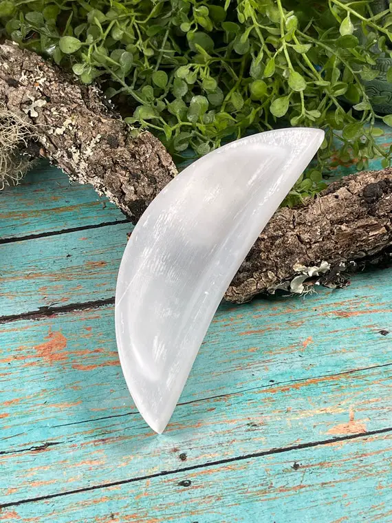 Selenite Crescent Moon Offering Bowl - Reiki Charged - Powerful Energy - Connect With Spirit Guides & Angels - Eliminates Negativity #7