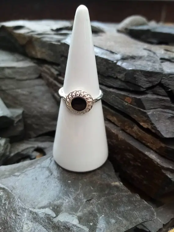 A Ladies Sterling Silver Whitby Jet Ring  ( Sizes J, K, L, M, N And O)