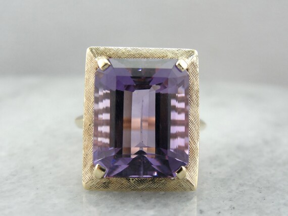 1970's Amethyst Cocktail Ring With Perfect Brushed Finish, Yellow Gold Frame  L9xkc7-p