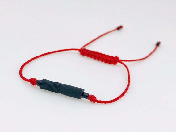 Amuleto De Azabache En Una Pulsera Color Roja Para Protección Jet Stone Bracelet