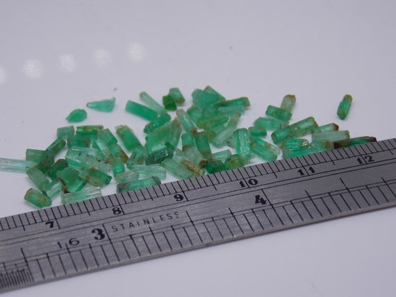 Natural  Raw Green Hexagon Crystal Emerald Gemstones,collectibles Gem ,gems, Raw Emerald,semi-precious Gems, Hexagonal Emerald Crystal Green