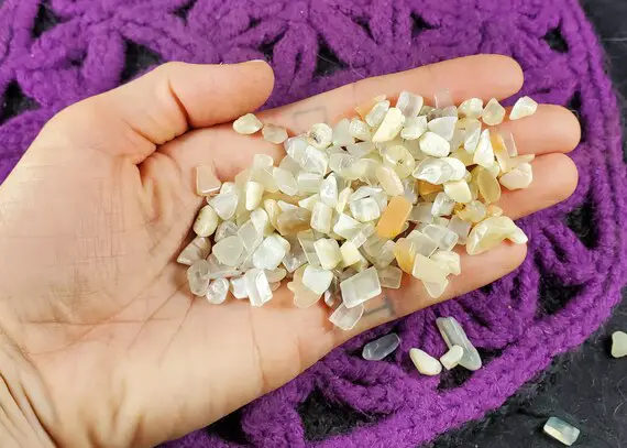 50g Moonstone Tumbled Chips Stones Polished Light White Peach Crystals Small Tiny Pebbles Bulk Gridding Wholesale Xs Roller Ball Vial