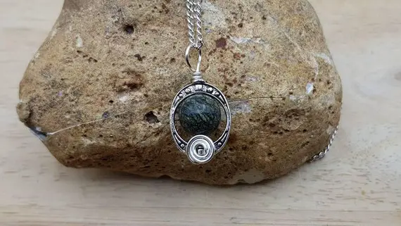 Green Serpentine Pendant. 'serpent Rock'. Reiki Jewelry Uk. Silver Plated Wire Wrapped Pendant. 10mm Stone. Oval Frame Necklace