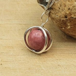 Rare Thulite circle pendant necklace. Reiki jewelry. Minimalist sterling silver Rozalite pendant uk. 10mm stone. Gift for her
