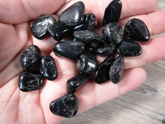 Black Tourmaline 0.25 Inch + Tumbled Stone T172