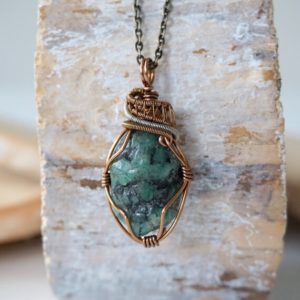 Raw Emerald Necklace, Natural Emerald Pendant, May Birthstone Necklace, 2nd Anniversary Gift for Her, Girlfriend Gift | Natural genuine Emerald pendants. Buy crystal jewelry, handmade handcrafted artisan jewelry for women.  Unique handmade gift ideas. #jewelry #beadedpendants #beadedjewelry #gift #shopping #handmadejewelry #fashion #style #product #pendants #affiliate #ad