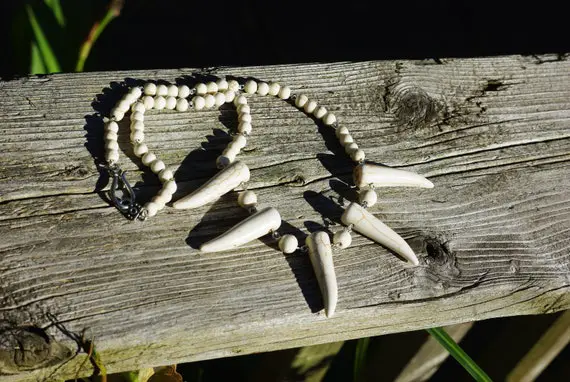 Howlite Necklace ~ Howlite Tiger Tooth Jewellery ~ White Stones ~ Semi Precious Stones ~ Unisex Necklace ~ Men's Necklace ~ Unique Gift