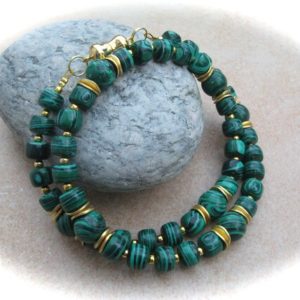 Shop Malachite Necklaces! Malachitkette,Edelsteinkette,Edelsteinschmuck | Natural genuine Malachite necklaces. Buy crystal jewelry, handmade handcrafted artisan jewelry for women.  Unique handmade gift ideas. #jewelry #beadednecklaces #beadedjewelry #gift #shopping #handmadejewelry #fashion #style #product #necklaces #affiliate #ad