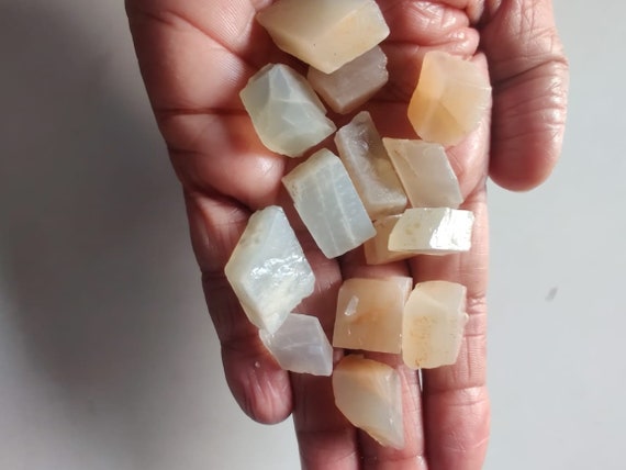 1 Piece Natural Rainbow Moonstone Raw,white Rainbow Moonstone Rough, Raw Crystal,natural Loose Raw,semi Precious Raw,15 To 20 Mm