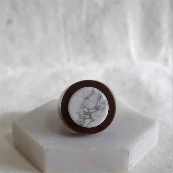 Round Wood Signet&howlite Ring| Soothing Piece