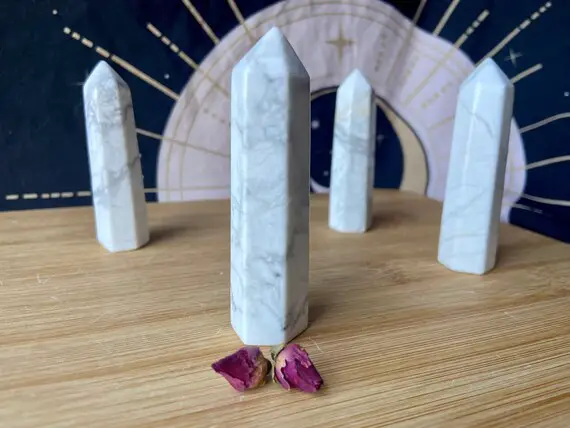 White Howlite Crystal Tower, White Howlite Crystal Point Polished, Gemstone Home Decor, Altar Reiki Tools, Wand, Tower Healing Gifts