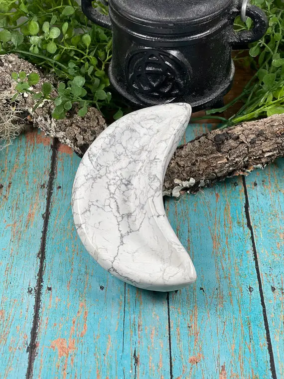 Howlite Crescent Moon Altar Bowl - Reiki Charged - Moon Trinket Dish - Smudging Bowl - Ritual Bowl - Altar Offering Bowl