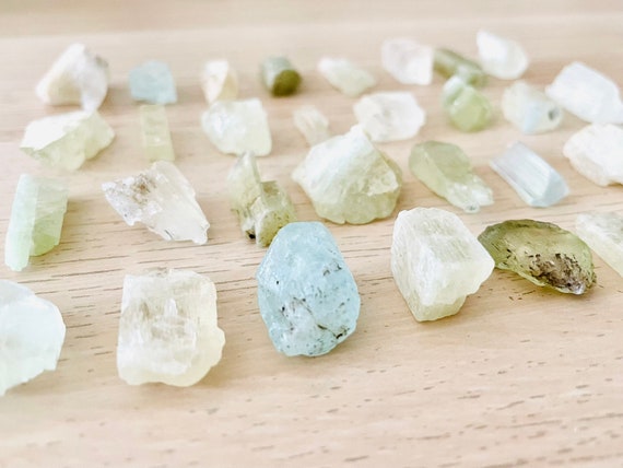 Raw Kunzite Crystal (1) Rough Kunzite Crystal -green Clear White Kunzite, Raw Crystals Natural Gemstone - Rough Kunzite Stone