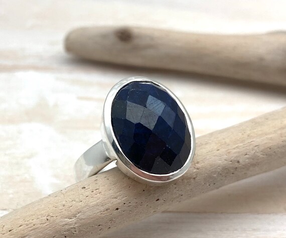 Blue Sapphire Ring Size 8 // 925 Sterling Silver // Facetted Cushion Cut Blue Sapphire // Sapphire Ring // Sapphire Statement Ring