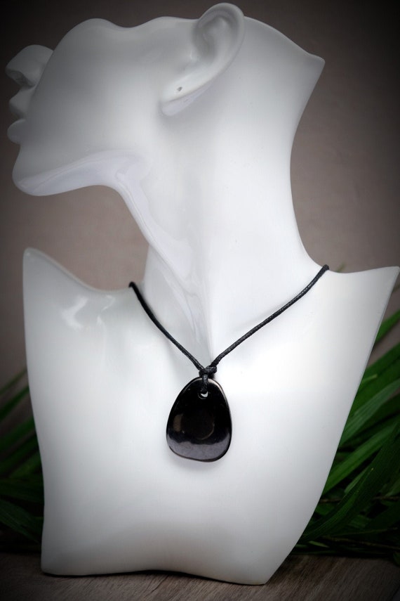 Shungite Emf 5g Protection 1.5-2in Flat Tumble Pebble Pendant Front Hole Black Cotton Wax Cord Genuine Leather Slip Knot Adjustable Necklace