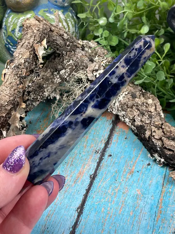 Sodalite Crystal Point - Reiki Charged - Powerful Energy - Crystal Generator - Speak Your Truth - Throat Chakra - Public Speaking -