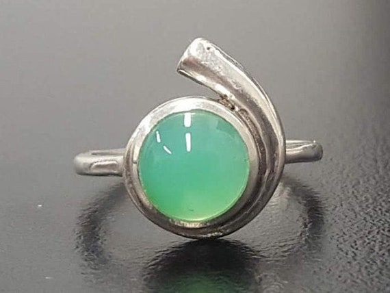 Chrysoprase Ring, Natural Chrysoprase, May Birthstone, Round Vintage Ring, Green Vintage Ring, May Ring, Vintage Ring, Solid Silver Ring