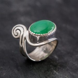 Shop Chrysoprase Rings! Chrysoprase Ring, Vintage Silver Ring, Natural Chrysoprase, May Birthstone, Artistic Ring, Statement Ring, May Ring, 925 Silver, Chrysoprase | Natural genuine Chrysoprase rings, simple unique handcrafted gemstone rings. #rings #jewelry #shopping #gift #handmade #fashion #style #affiliate #ad