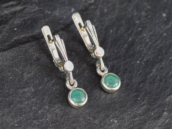 Emerald Earrings, Dangling Earrings, Natural Emerald, May Birthstone, Emerald Drop, Delicate Earrings, Minimalist Earrings, Vintage Earrings