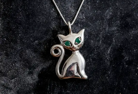 Cat Pendant, Emerald Pendant, Natural Emerald Pendant, May Pendant, Silver Pendant, May Birthstone, Artistic Pendant, Emerald, Silver Cat