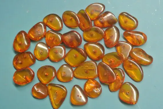 Lot Of 33 Vintage 1950s Translucent Light Goldbrown Real Natural Organic Baltic Amber Chip Beads For Your Jewelry Prodjects
