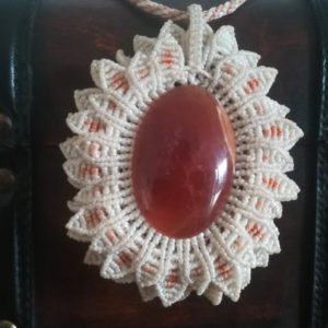 Shop Macrame Jewelry! Collier en macramé avec Calcite orange | Natural genuine Gemstone jewelry. Buy crystal jewelry, handmade handcrafted artisan jewelry for women.  Unique handmade gift ideas. #jewelry #beadedjewelry #beadedjewelry #gift #shopping #handmadejewelry #fashion #style #product #jewelry #affiliate #ad