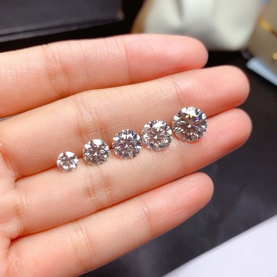 Round Cut Moissanite Diamond: Vvs1 D Color (0.1-2.0ct) Round Cut Moissanite Diamond: Vvs1 D Color (0.1-2.0ct)
