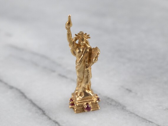 Gold Statue Of Liberty Pendant, Statue Of Liberty Charm, Ruby Charm, New York City Charm, New York Pendant, Travel Charm, Nq5ae0q6