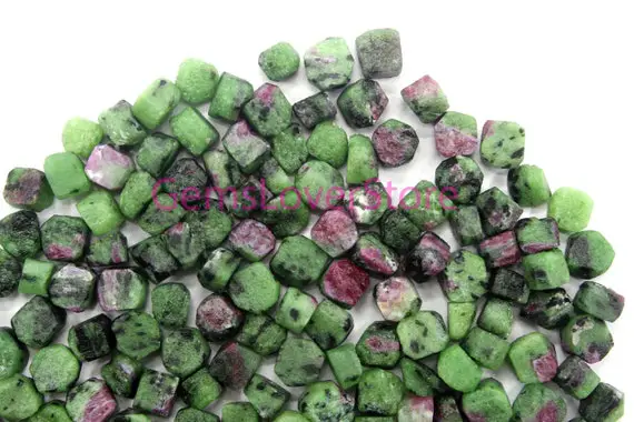 50 Pieces Tiny Rough Loose Gemstone Size 4-6 Mm Natural Ruby Zoisite Untreated Gemstone Making Jewelry Raw Wholesale Energizing Crystal Raw