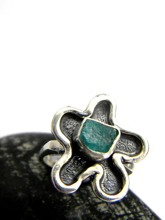 Raw Apatite Ring From Sterling Silver, Starfish With Ocean Blue Gemstone Size  6 1/2 , Apatite Crystal  Jewelry