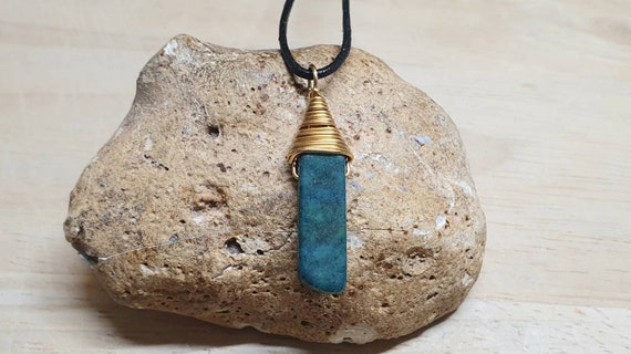 Unisex Chrysocolla Pendant Necklace. Crystal Reiki Jewelry Uk. Rectangle Brass Wire Wrapped Crystal Slice Pendant Uk. Empowered Crystals.