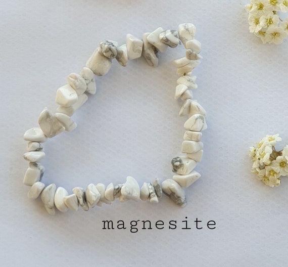Magnesite Bracelet In Chips / Elastic Bracelet Natural Semiprecious Stones // Magnesite Elastic Bracelet, Gemstone Chip Bead
