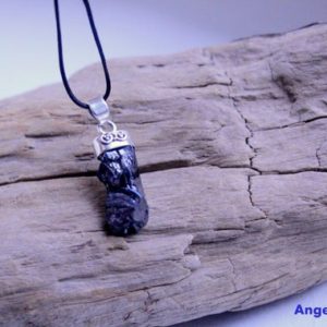 Men's/women's necklace, Shungite necklace, Protection, Shungite, EMF, neutralizes waves, men's / women's accessory, jewelry, gift idea, stone | Natural genuine Array necklaces. Buy crystal jewelry, handmade handcrafted artisan jewelry for women.  Unique handmade gift ideas. #jewelry #beadednecklaces #beadedjewelry #gift #shopping #handmadejewelry #fashion #style #product #necklaces #affiliate #ad