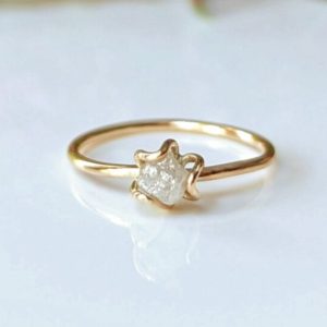 Raw diamond solitaire engagement ring, Solid 18k Gold diamond ring, Diamond flower ring, Rustic Boho diamond ring, Unique engagement ring | Natural genuine Array rings, simple unique alternative gemstone engagement rings. #rings #jewelry #bridal #wedding #jewelryaccessories #engagementrings #weddingideas #affiliate #ad