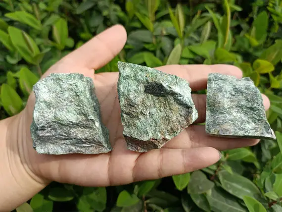 Raw Emerald Chunk 30-50mm