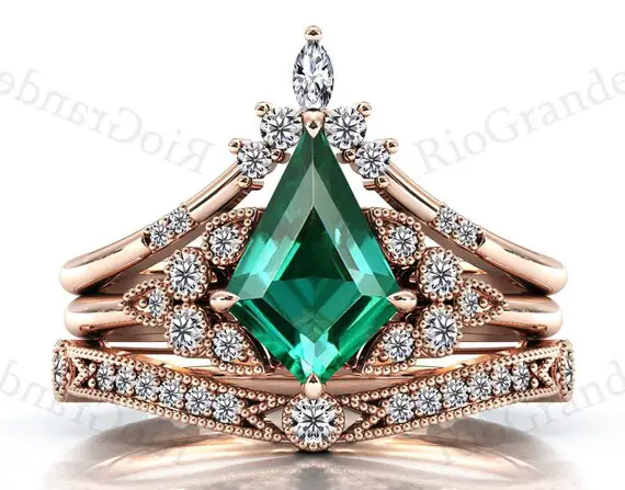Vintage Kite Shaped Emerald Engagement Ring Set 14k Rose Gold Emerald Wedding Ring Set For Women 3 Piece Bridal Anniversary Promise Ring Set