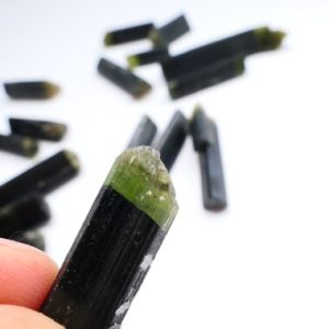 Shop Green Tourmaline Stones & Crystals! Schwarz-grüne Turmalin Kristalle  / Turmalin Lot silberschmied wire wrappinp | Natural genuine stones & crystals in various shapes & sizes. Buy raw cut, tumbled, or polished gemstones for making jewelry or crystal healing energy vibration raising reiki stones. #crystals #gemstones #crystalhealing #crystalsandgemstones #energyhealing #affiliate #ad