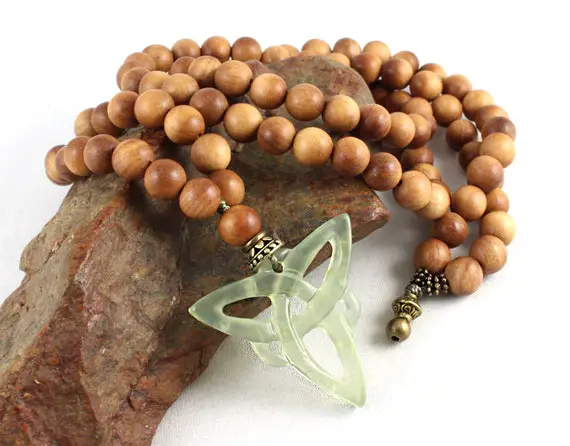 Sandalwood Mala Bead Necklace 108 Beads With Jade Celtic Knot Pendant, Mala Necklace Women, Yoga Style Jewelry, Celtic Jewelry, Yoga Gift