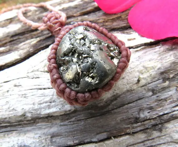 Pyrite Crystal Necklace, Gold Pyrite Necklace, Self-confidence Crystals, Meditation Crystals, Root Chakra Crystal, Macrame Necklace,