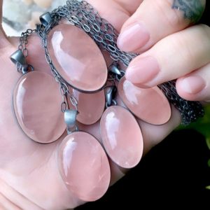 Rose quartz necklace, pink stone necklace, quartz pendant, boho necklace | Natural genuine Array jewelry. Buy crystal jewelry, handmade handcrafted artisan jewelry for women.  Unique handmade gift ideas. #jewelry #beadedjewelry #beadedjewelry #gift #shopping #handmadejewelry #fashion #style #product #jewelry #affiliate #ad