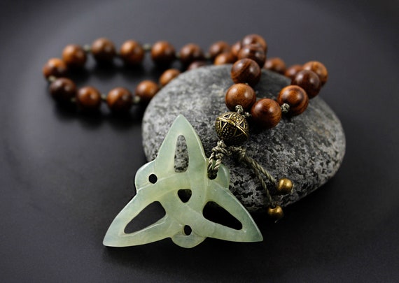 Celtic Pocket Mala 27 Beads, Serpentine Jade Celtic Pendant, Prayer Beads, Worry Beads, Mini Mala Beads, Triquetra Pendant, Small Yoga Gift